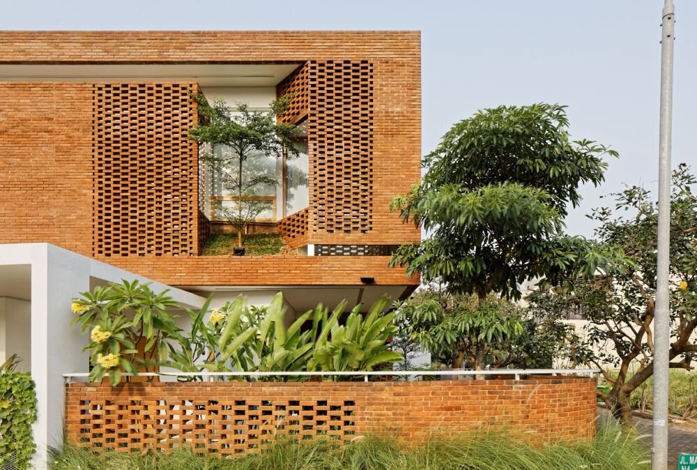 Brick2 BRICK USE IN RESIDENTIAL STRUCTURE